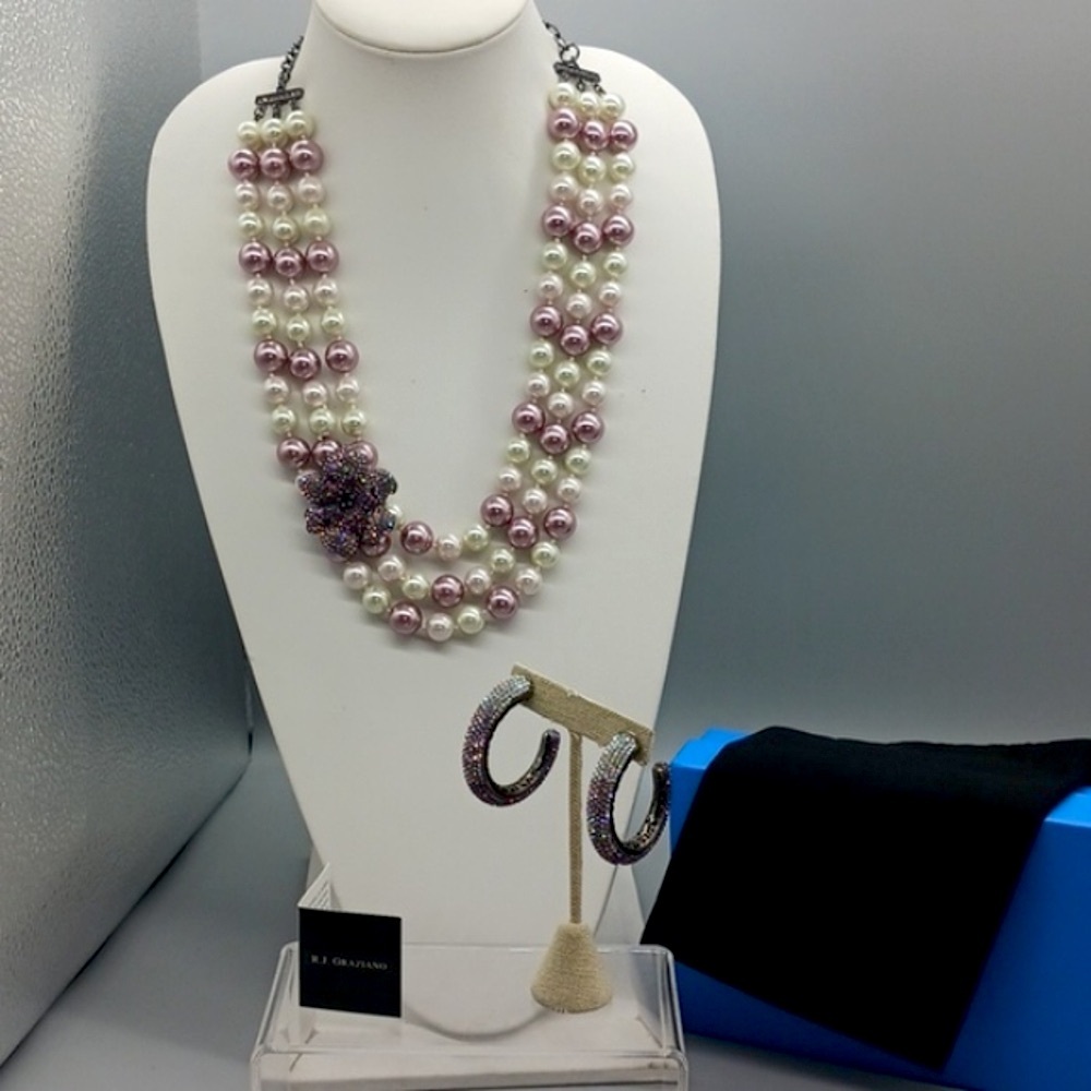 💜Gorgeous set by JOAN BOYCE Three Stand Pearl Necklace and Hoop Earrings